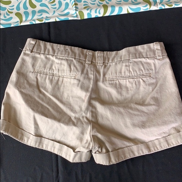 🦋 3/$20 Pretty Tan Shorts - Picture 2 of 3